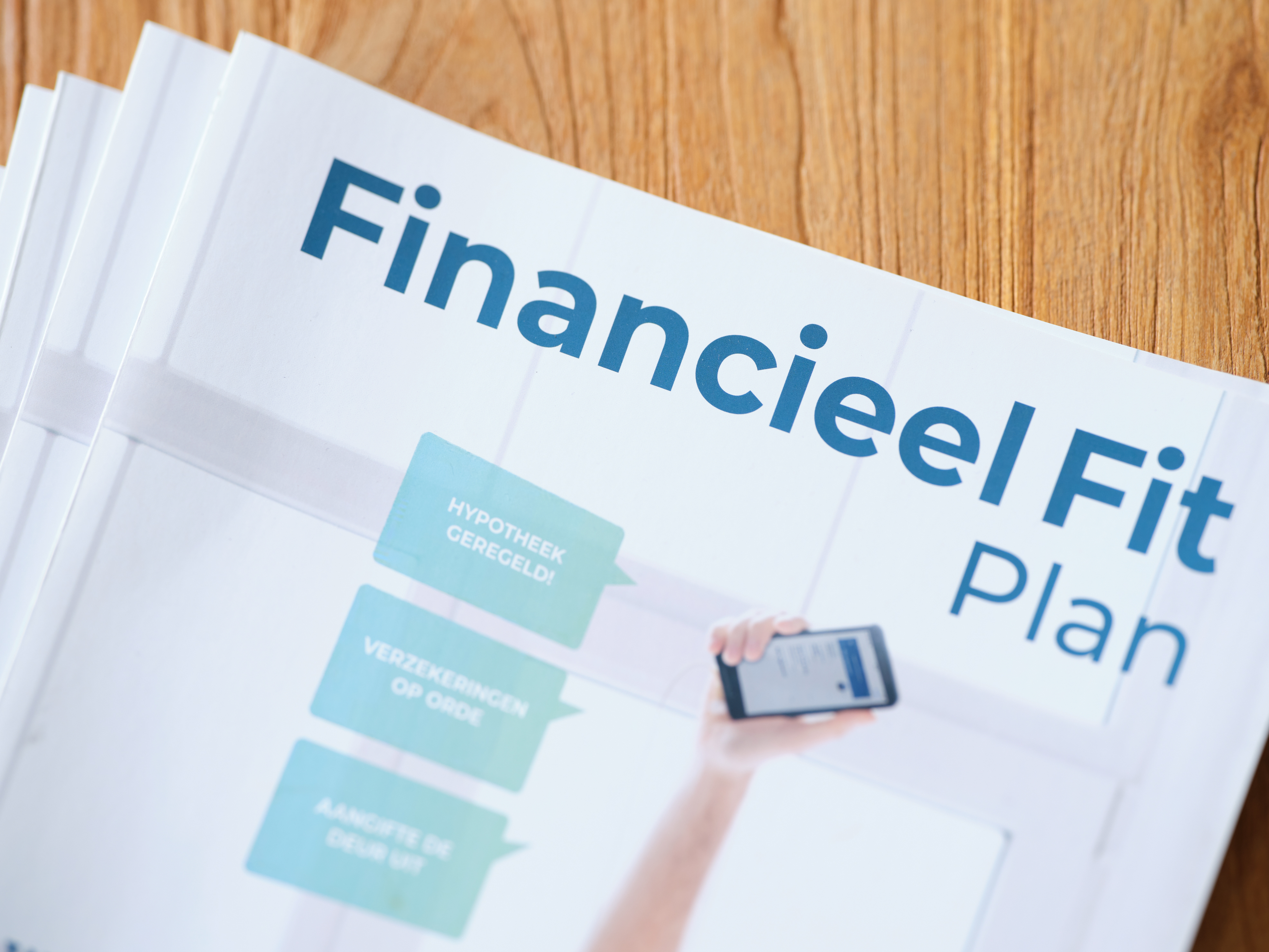 Brochure van het Financieel Fit Plan over hypotheek, verzekeringen en financiële planning voor starters
