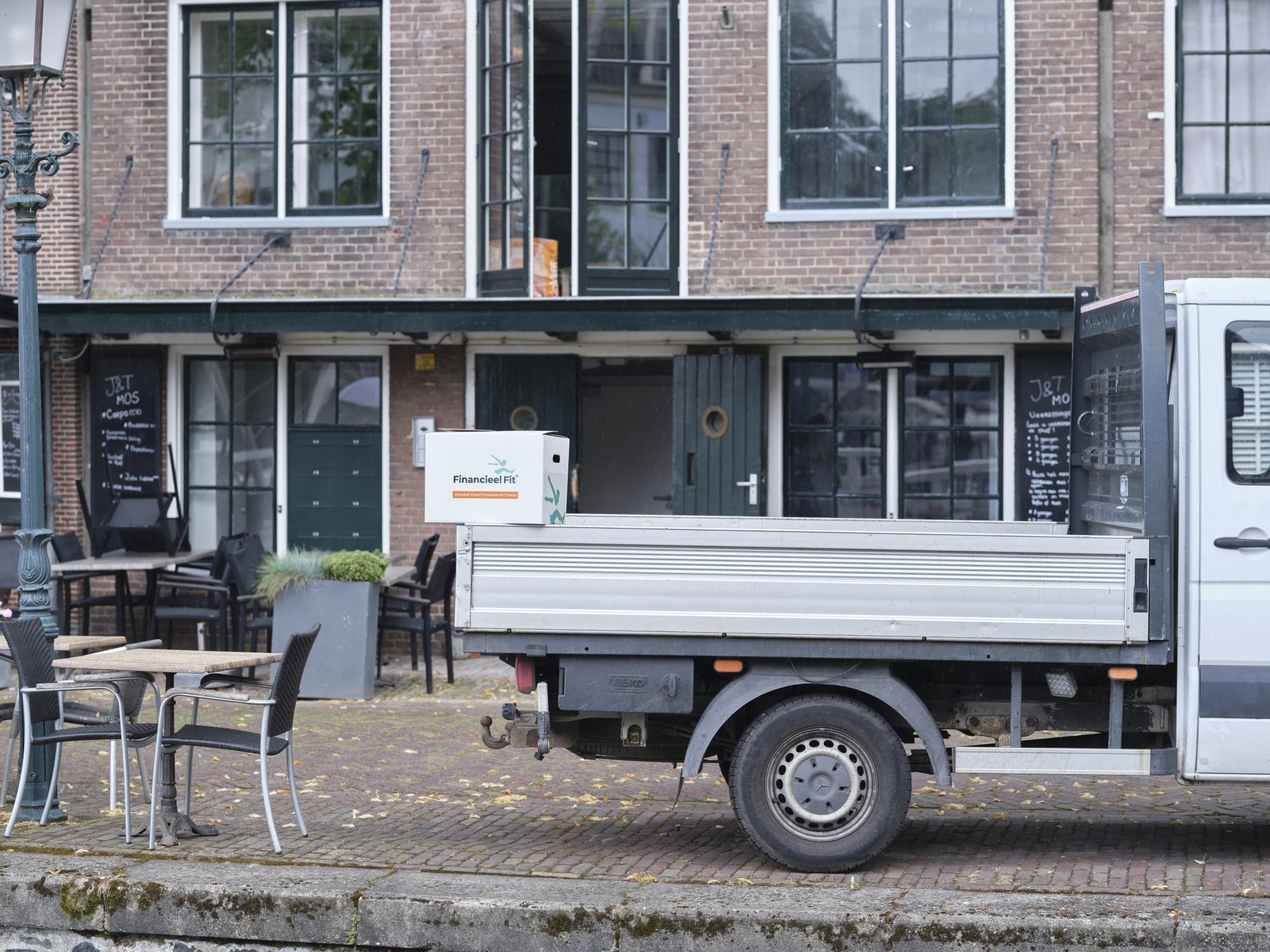 Verhuiswagen bij woning tijdens verbouwing of verhuizing